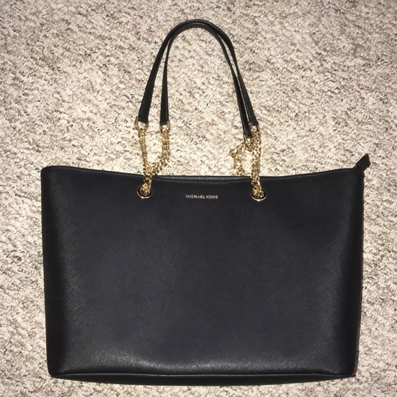 Michael Kors Handbags - Michael Kors Jet Set Travel